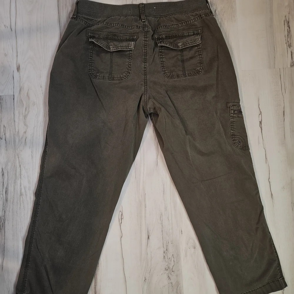 Sonoma Goods For Life Women’s Cargo Pants Size 12 Olive Green Utility Comfort - Picture 9 of 10